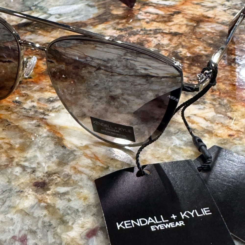 KENDALL & KYLIE NEW Cat Eye Sunglasses 100% UV Protection Jenner $150
